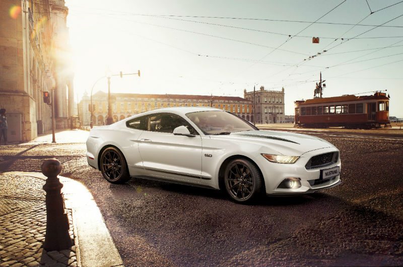 Ford Mustang Black Shadow e Blue Edition