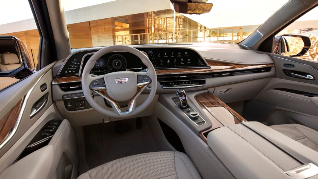 Vista cruscotto Cadillac Escalade 2021 con nuovo Display OLED