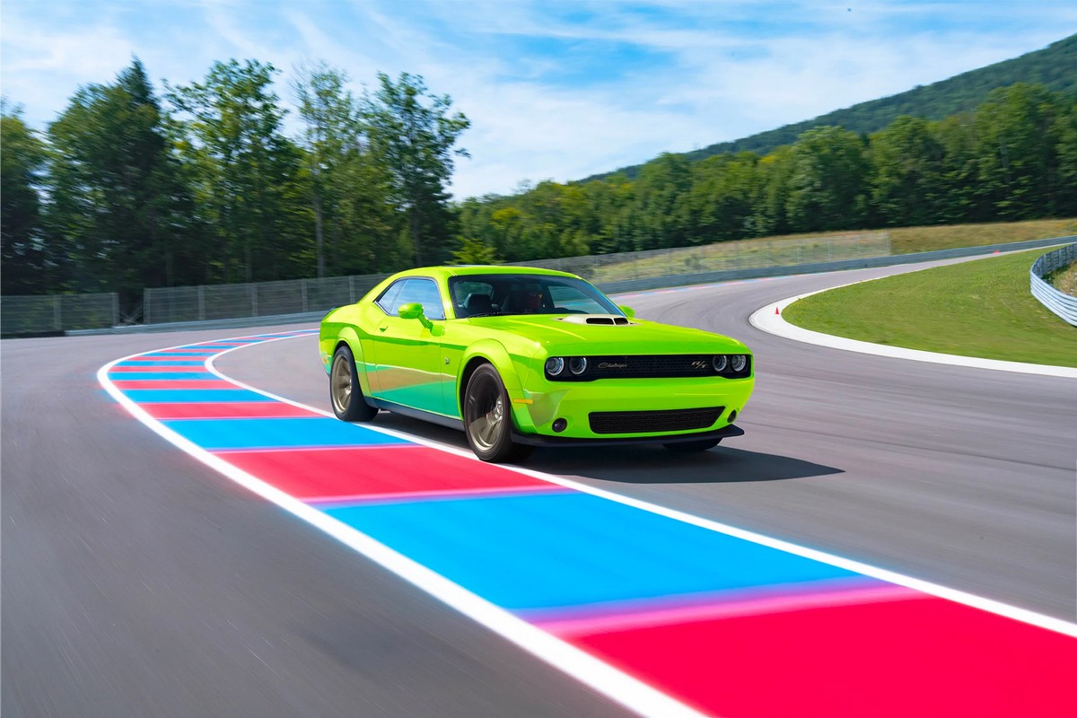 “Last Call” di Dodge: arrivano Challenger e Charger R/T Scat Pack Swinger, i nuovi modelli che omaggiano la storia. “Last Call” di Dodge: arrivano Challenger e Charger R/T Scat Pack Swinger, i nuovi modelli che omaggiano la storia.