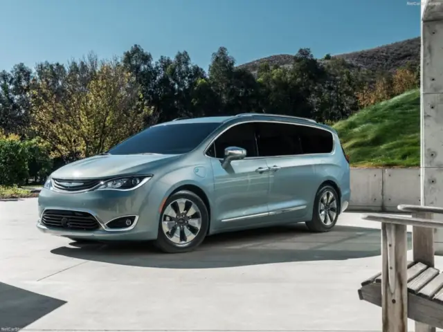 Chrysler Pacifica Hybrid premiato come uno dei migliori veicoli elettrificati del 2019