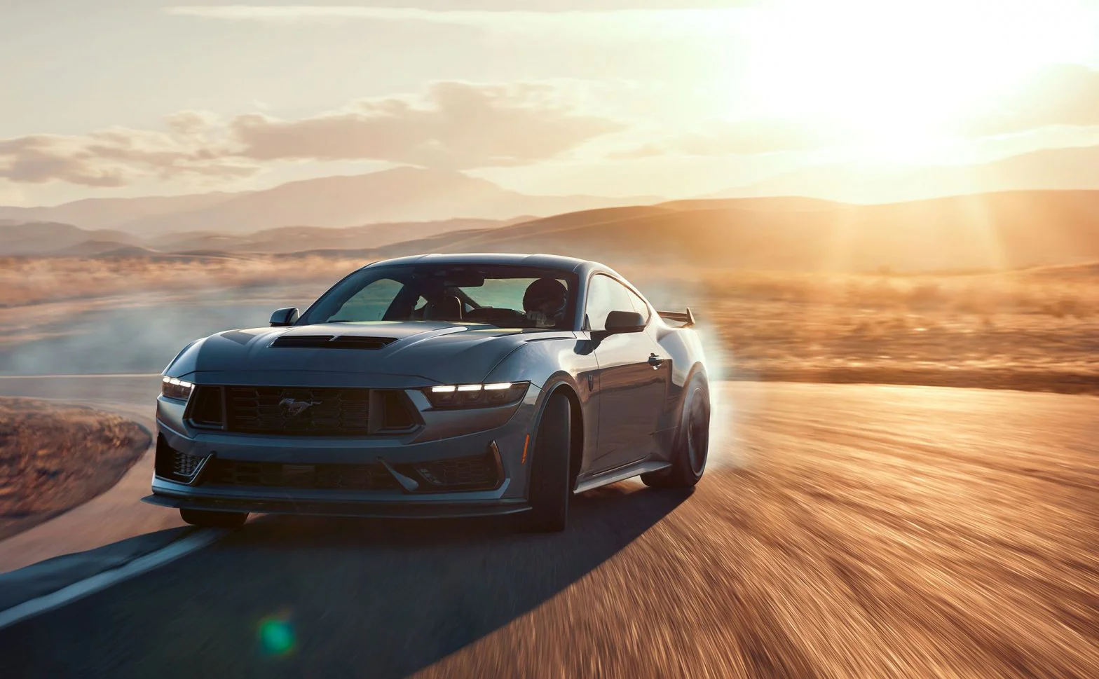 il modello ford mustang del 2024 in pista