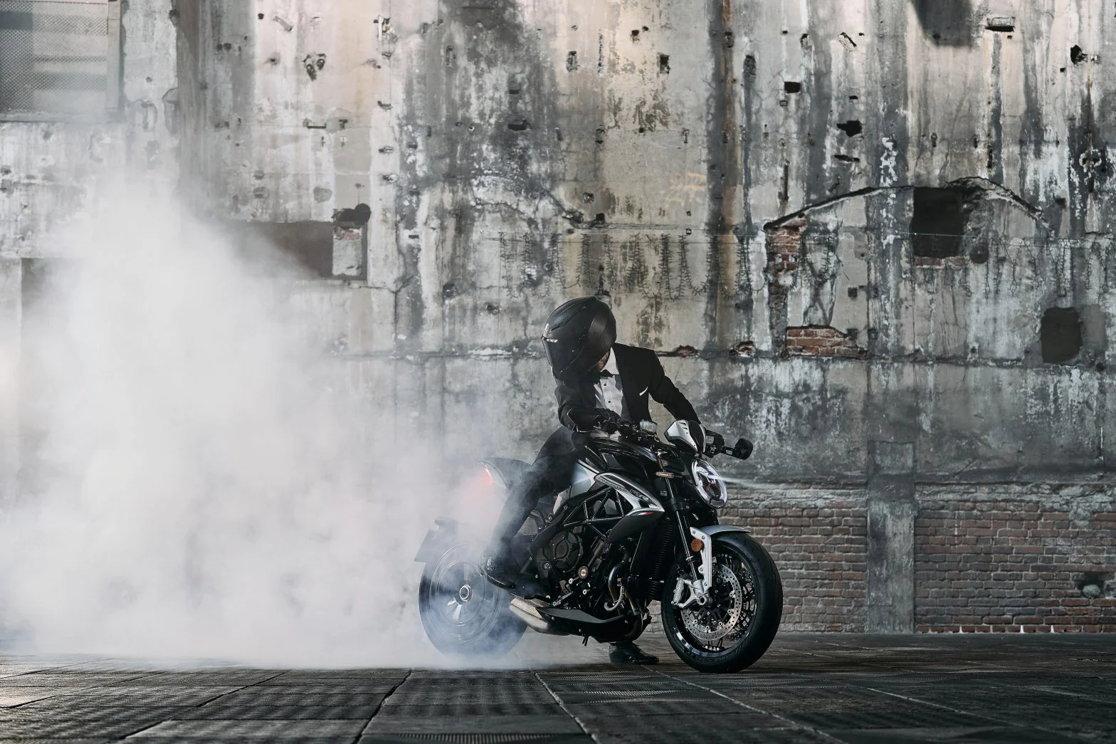 MV Agusta Dragster RR Ottantesimo in azione su strada, MV Agusta Como